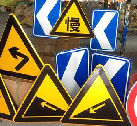 丹江口标识标牌中颜色的确定是很重要的。